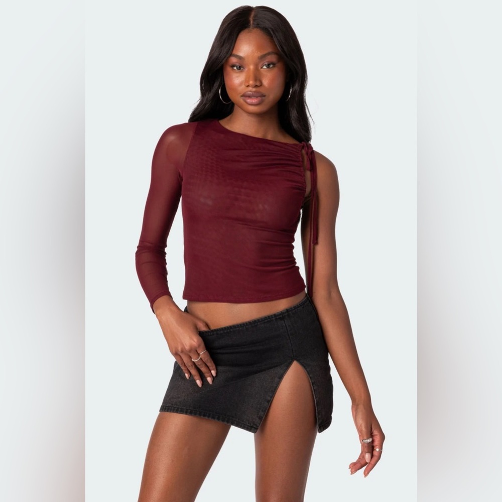 EDIKTED Jupiter One Shoulder Mesh Top